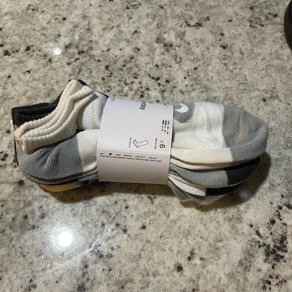 Nike new no show socks fits size 6-10 women - Picture 2 of 4